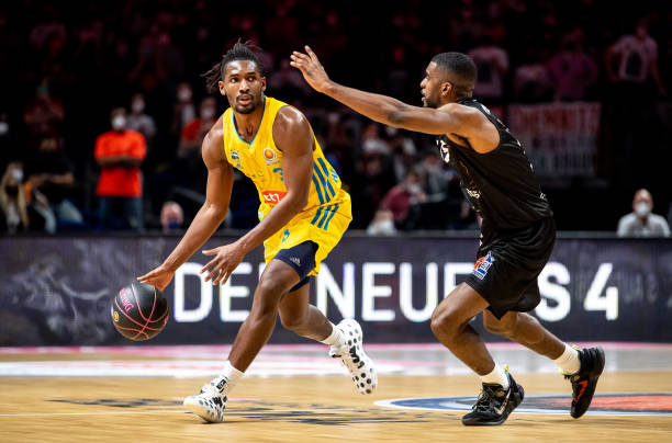 他每年在身 他每年在身